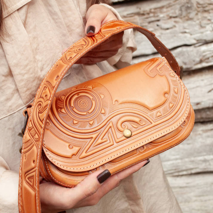 Italian Leather Bag – "Flow of Time" in Peach Beige