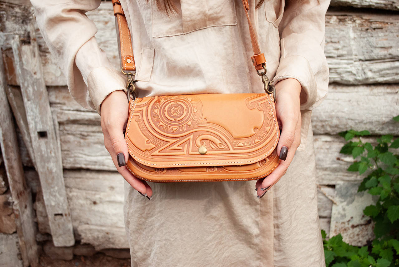 Italian Leather Bag – "Flow of Time" in Peach Beige