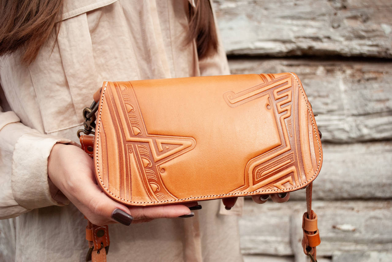 Italian Leather Bag – "Flow of Time" in Peach Beige