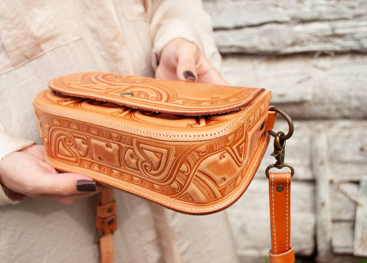 Italian Leather Bag – "Flow of Time" in Peach Beige