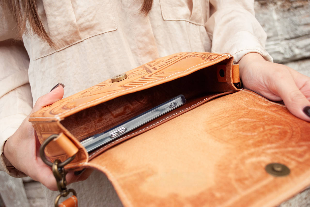 Italian Leather Bag – "Flow of Time" in Peach Beige