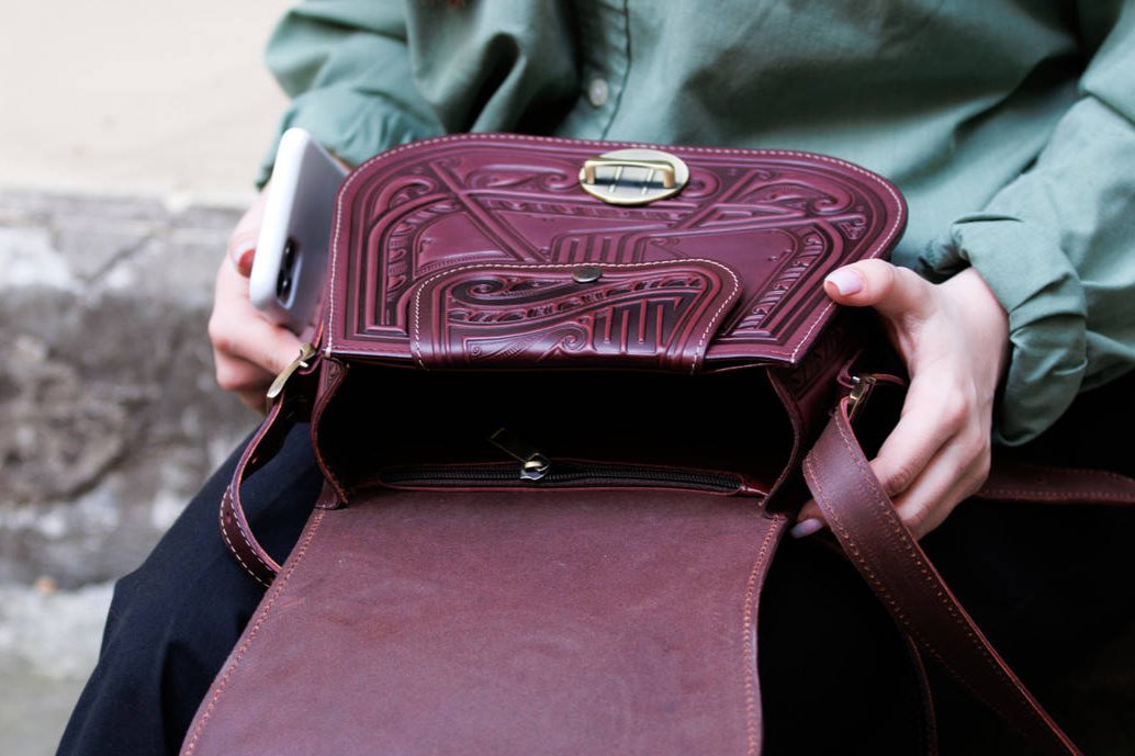 Italian Leather Bag – “Flow of Time” in Burgundy