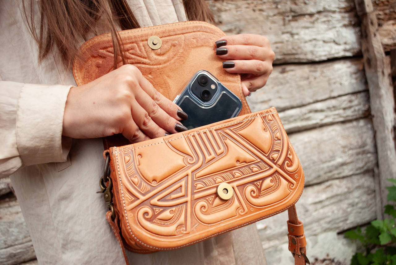 Italian Leather Bag – "Flow of Time" in Peach Beige